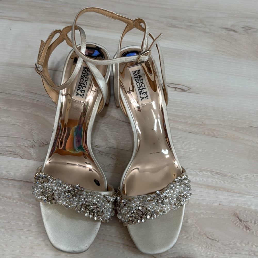 Badgley Mischka Clara Embellished Block Heel Sandals Size 6 Bridal Glam - Picture 9 of 9